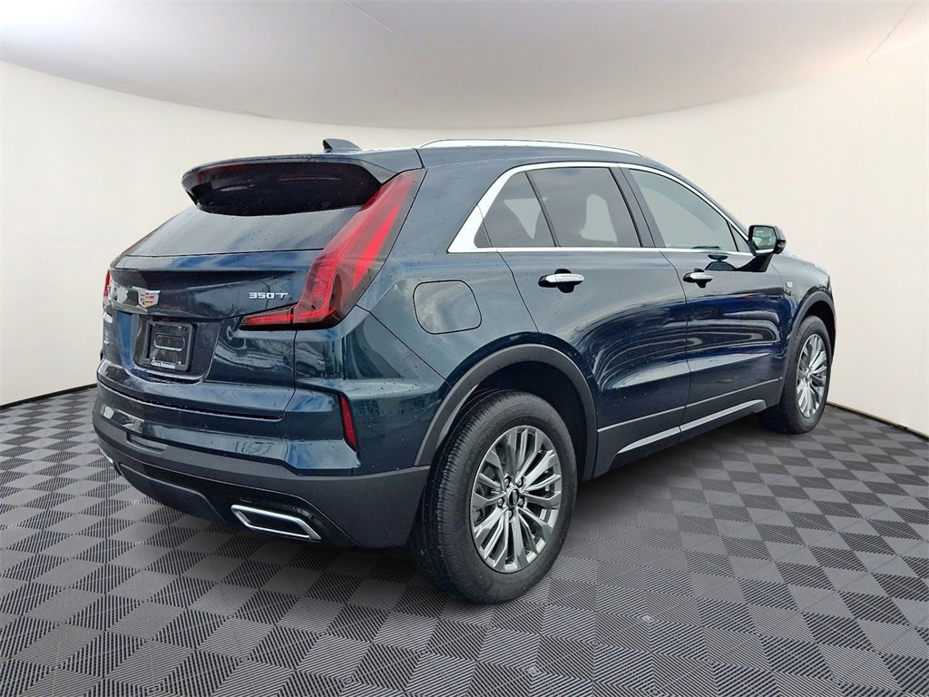 Used 2025 Cadillac XT4 Premium Luxury w/ Cold Weather Package image 9