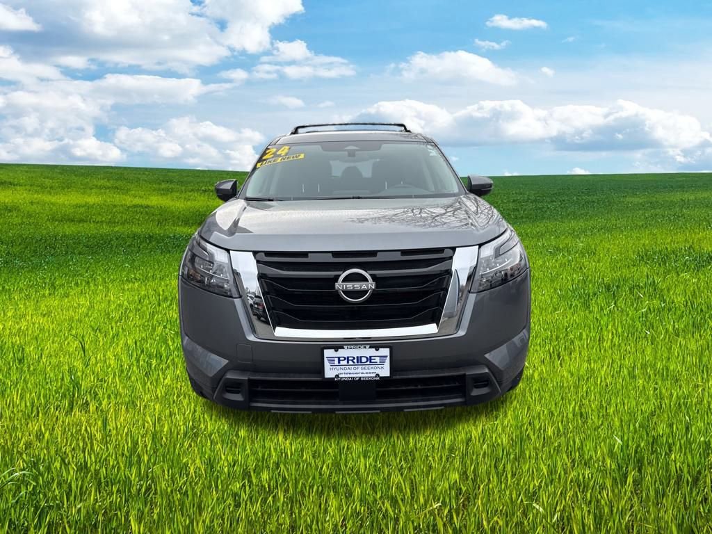 Used 2024 Nissan Pathfinder SV image 2