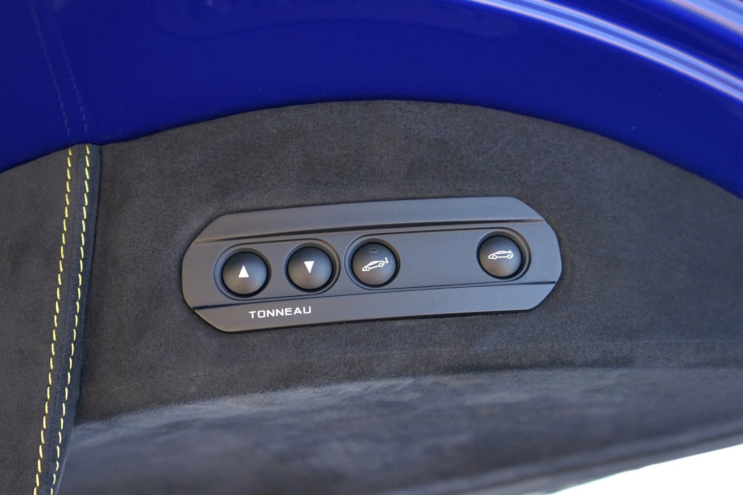 Used 2015 McLaren 650S Spider image 25