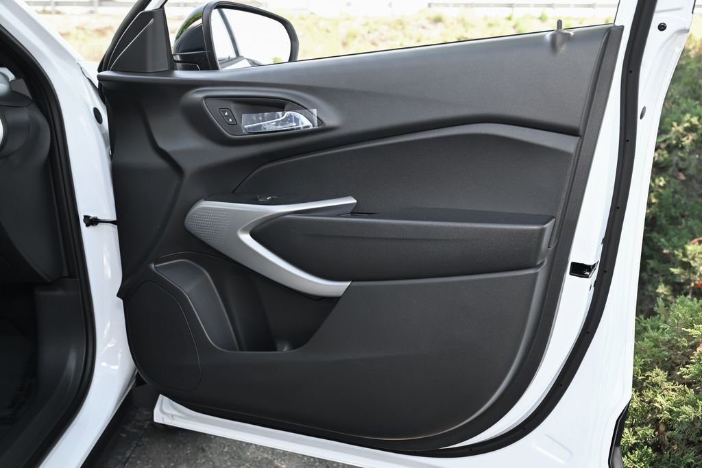New 2026 Chevrolet Trax RS FWD image 34
