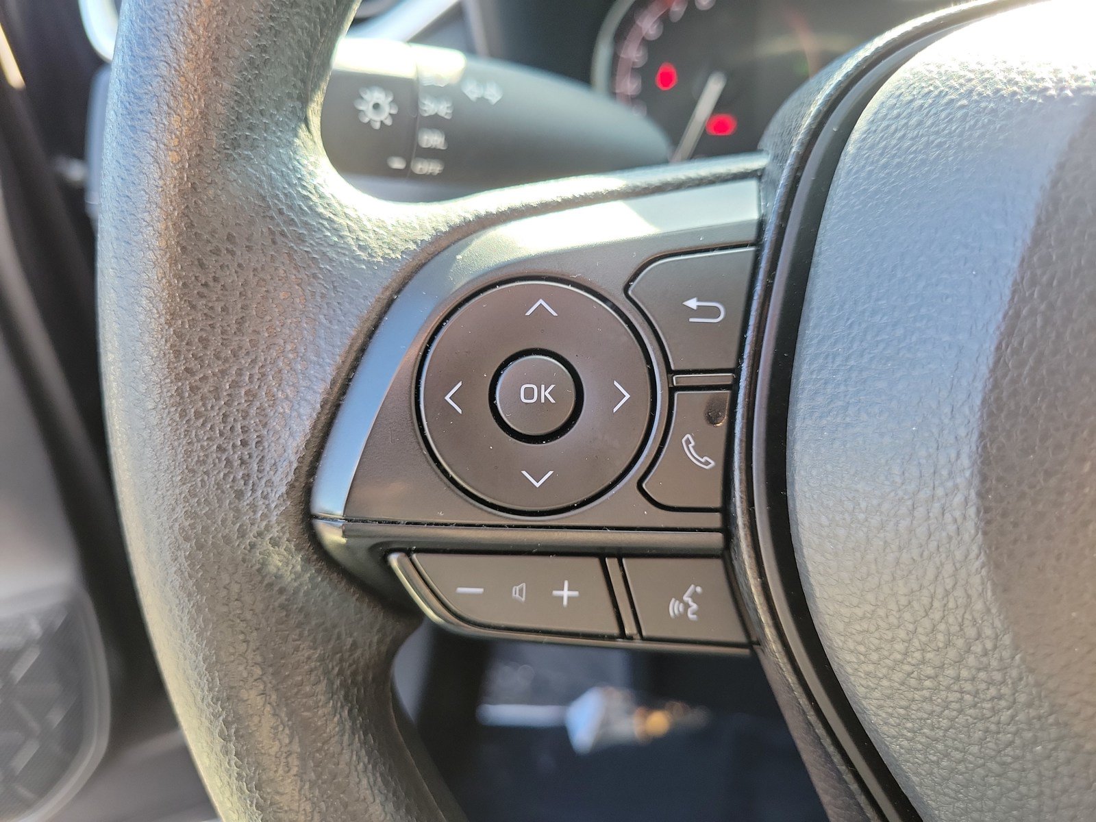 Used 2025 Toyota RAV4 LE FWD image 18
