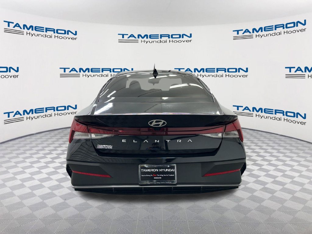 Used 2024 Hyundai Elantra SEL FWD image 4