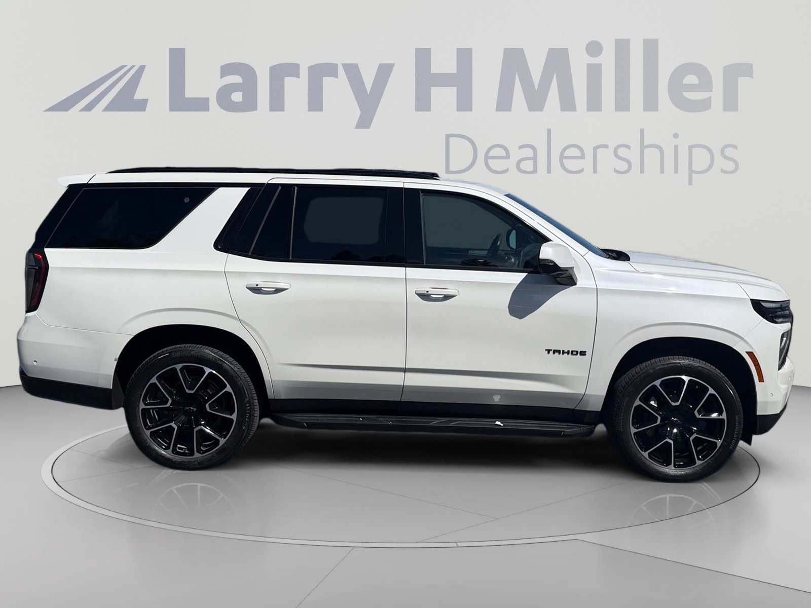 Used 2025 Chevrolet Tahoe RST w/ Comfort Package AWD/4WD image 6