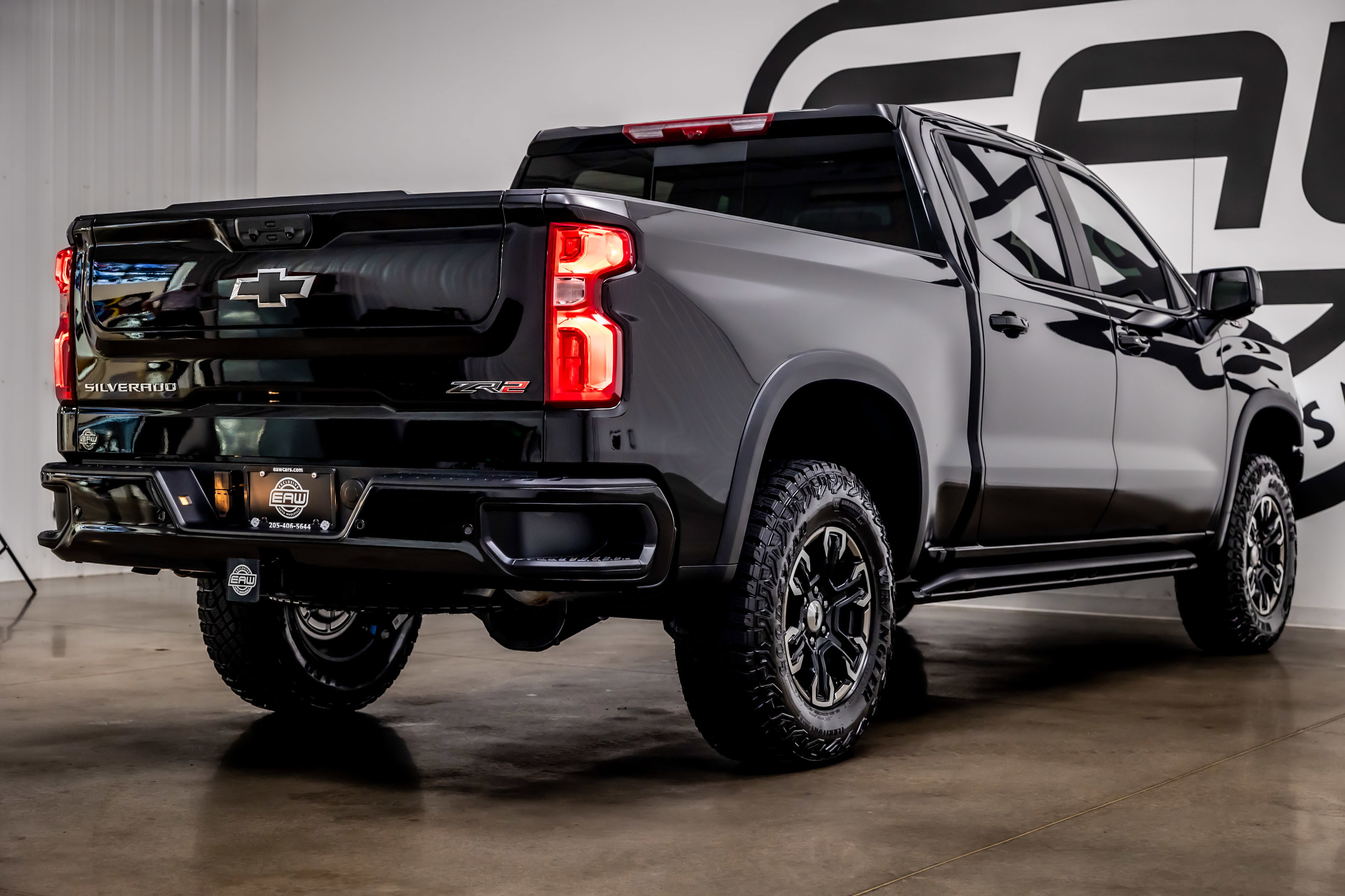 Used 2025 Chevrolet Silverado 1500 ZR2 w/ Technology Package image 36