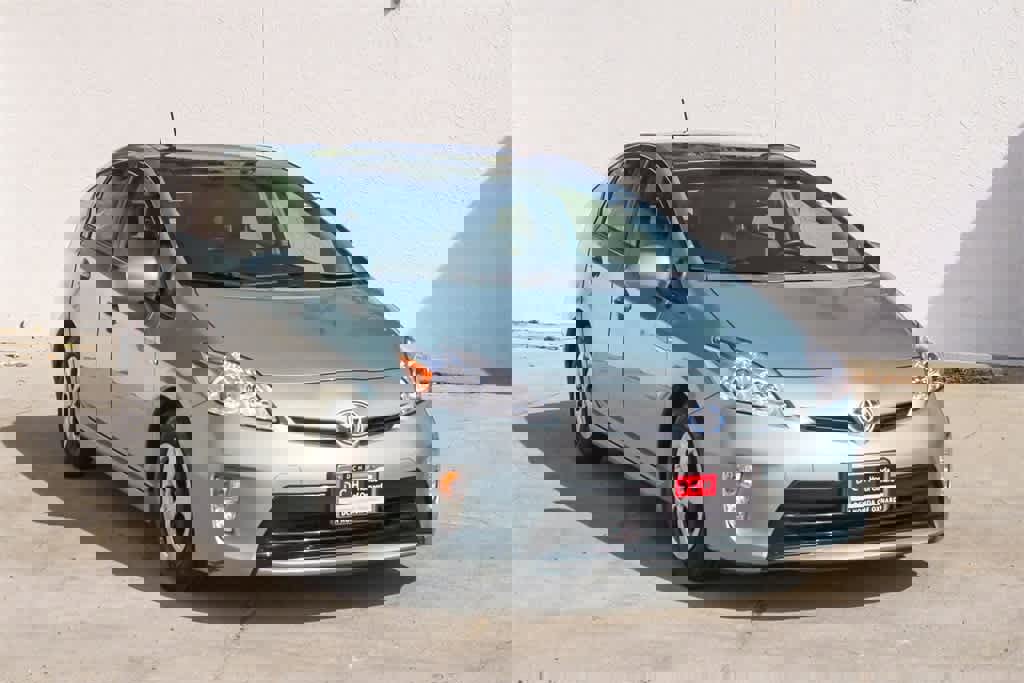 Used 2012 Toyota Prius Four w/ Deluxe Solar Roof Pkg image 3