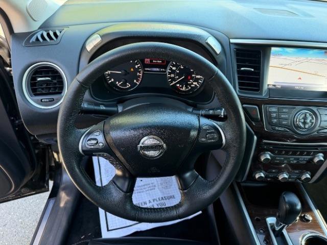 Used 2016 Nissan Pathfinder Platinum w/ Family Entertainment Package AWD/4WD image 18