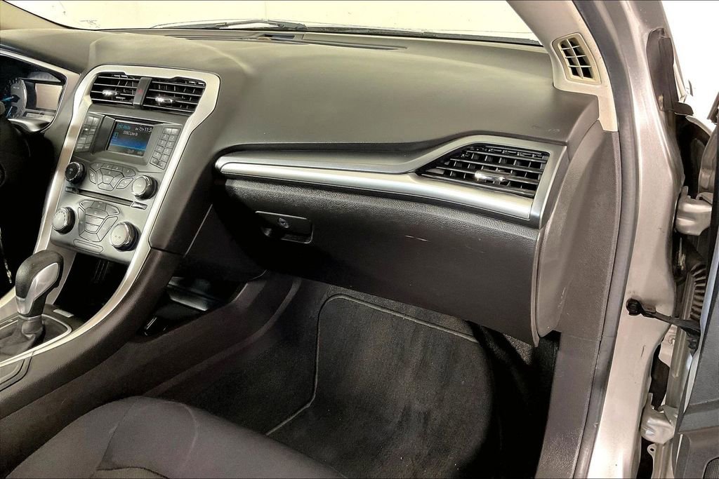 Used 2013 Ford Fusion SE FWD image 19