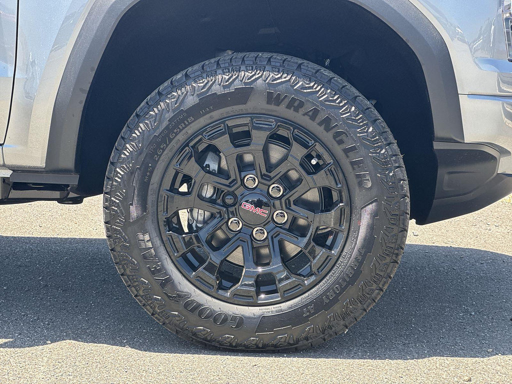 New 2026 GMC Canyon Elevation w/ LPO, Black Badging Package RWD image 28