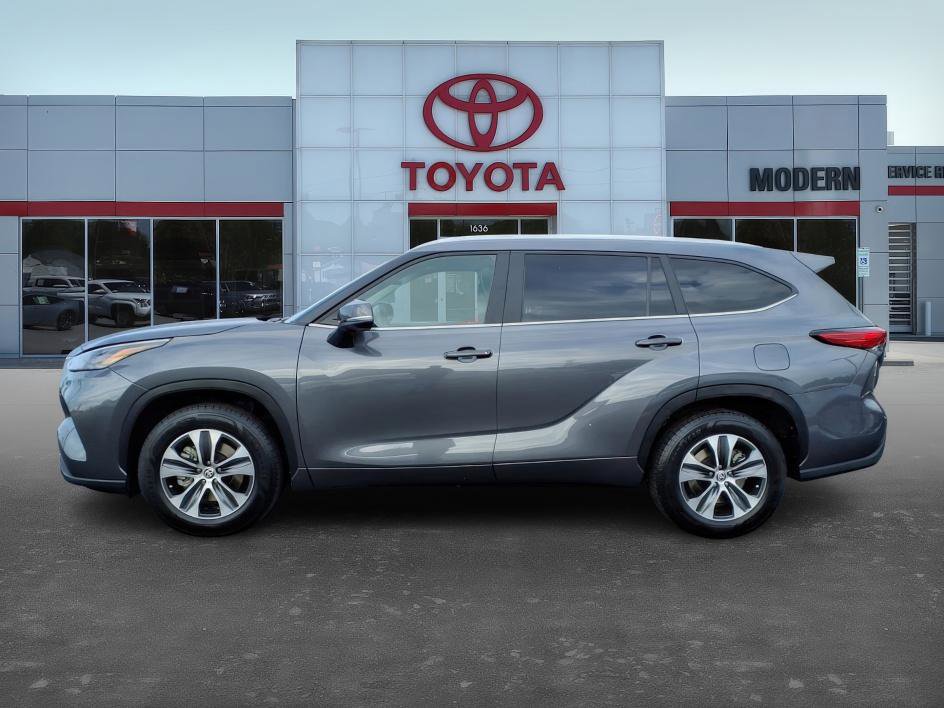 Certified 2023 Toyota Highlander XLE image 8