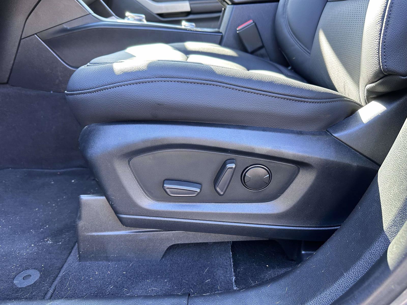 Used 2021 Ford Explorer XLT AWD/4WD image 10