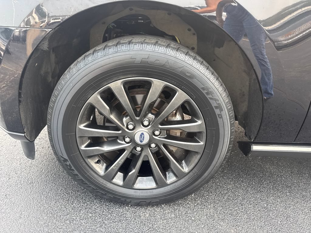 Used 2019 Ford Expedition Limited w/ Equipment Group 301A RWD image 12