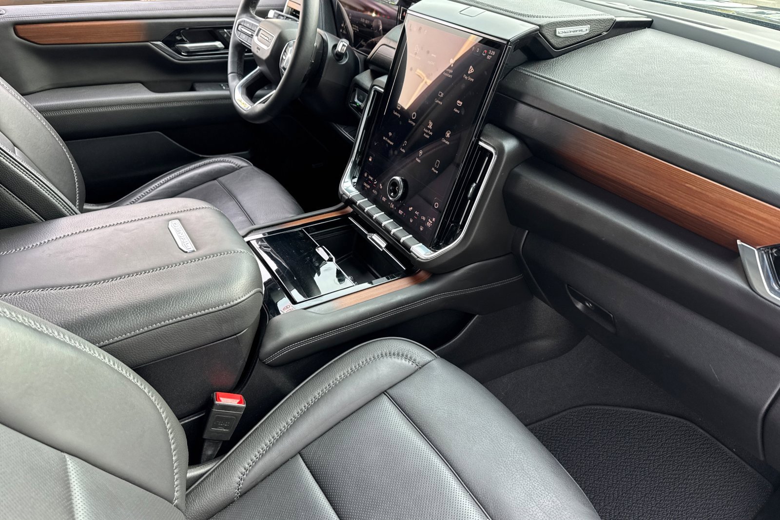 Used 2025 GMC Yukon Denali image 19