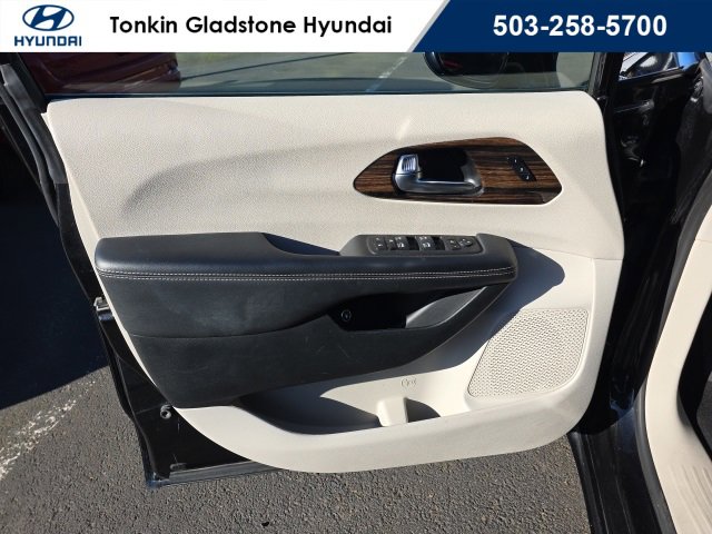 Used 2023 Chrysler Pacifica Limited image 8