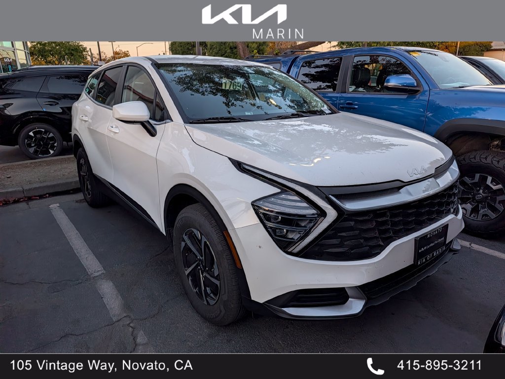 Used 2025 Kia Sportage LX AWD/4WD image 1