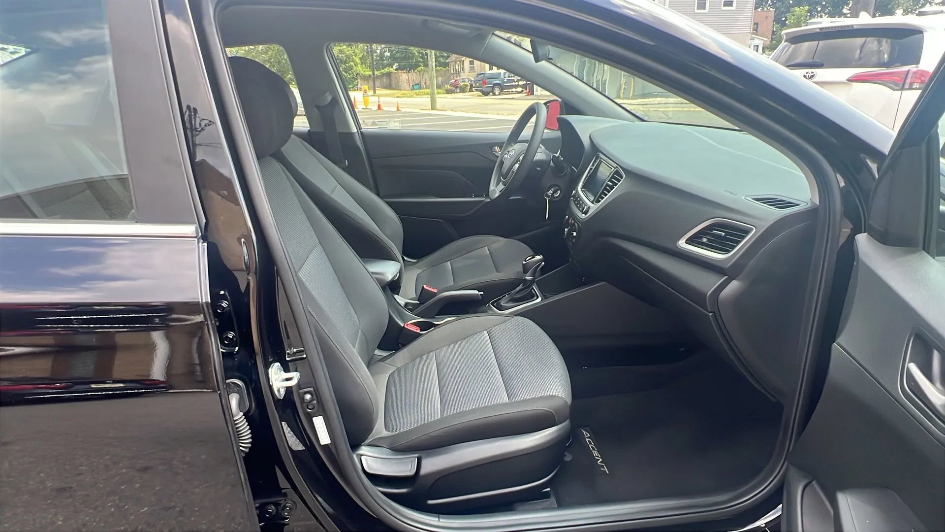 Used 2022 Hyundai Accent SEL image 29