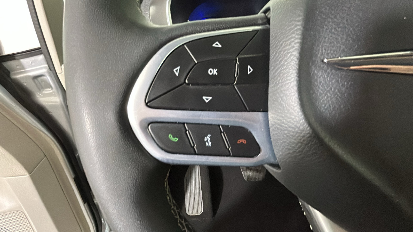 Used 2024 Chrysler Pacifica Limited FWD image 18