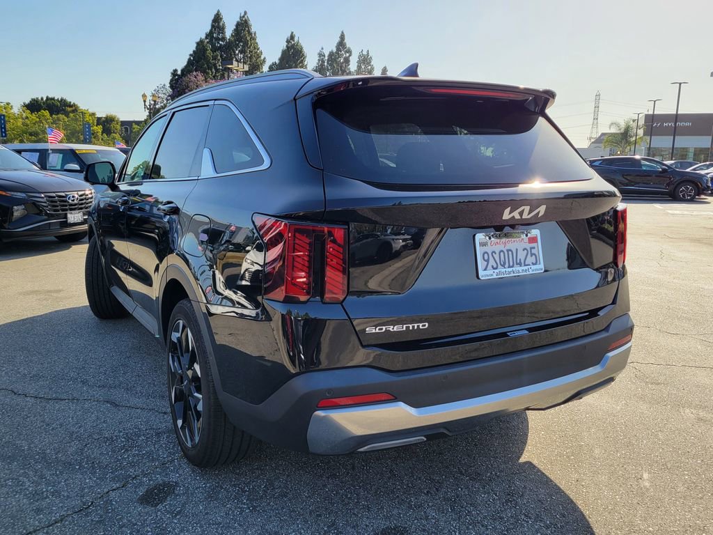 Certified 2024 Kia Sorento SX FWD image 2