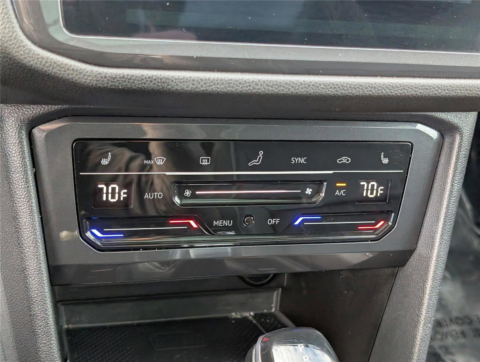 Used 2023 Volkswagen Tiguan SE w/ Panoramic Sunroof Package image 27