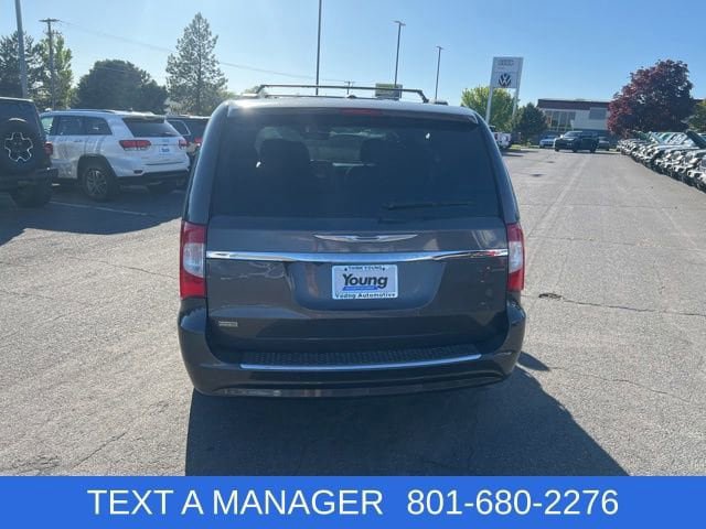 Used 2015 Chrysler Town & Country Touring FWD image 5