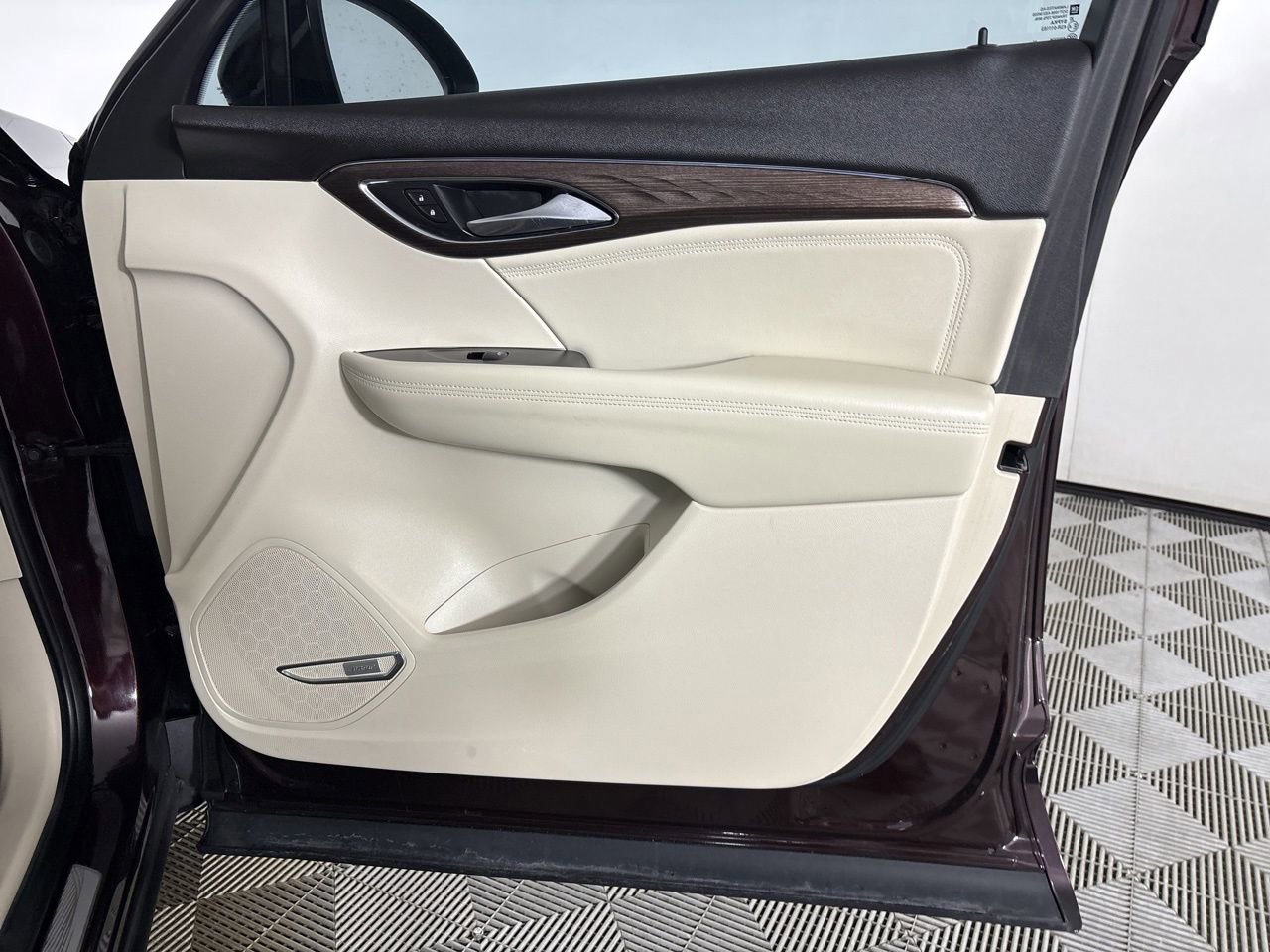 Used 2023 Buick Envision Avenir image 27