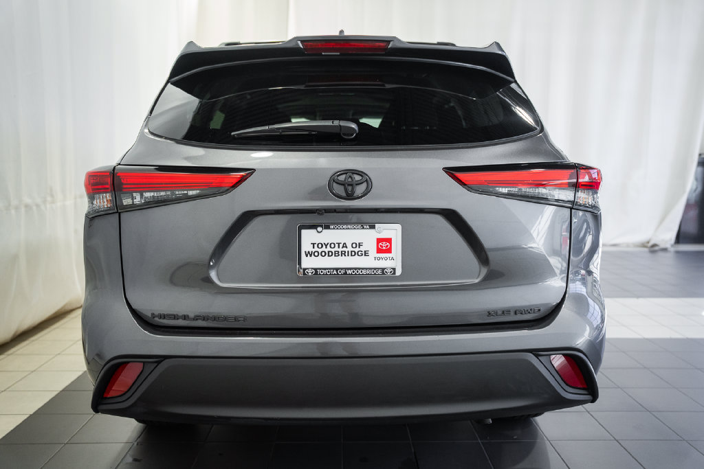 Used 2021 Toyota Highlander XLE AWD/4WD image 5