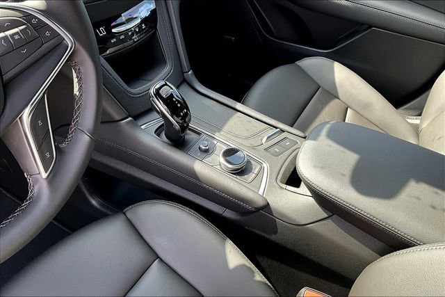 New 2025 Cadillac XT5 Luxury image 9