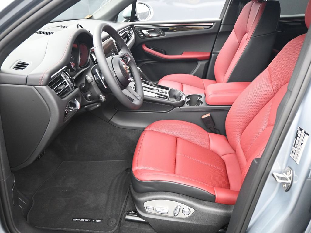 Used 2025 Porsche Macan image 6