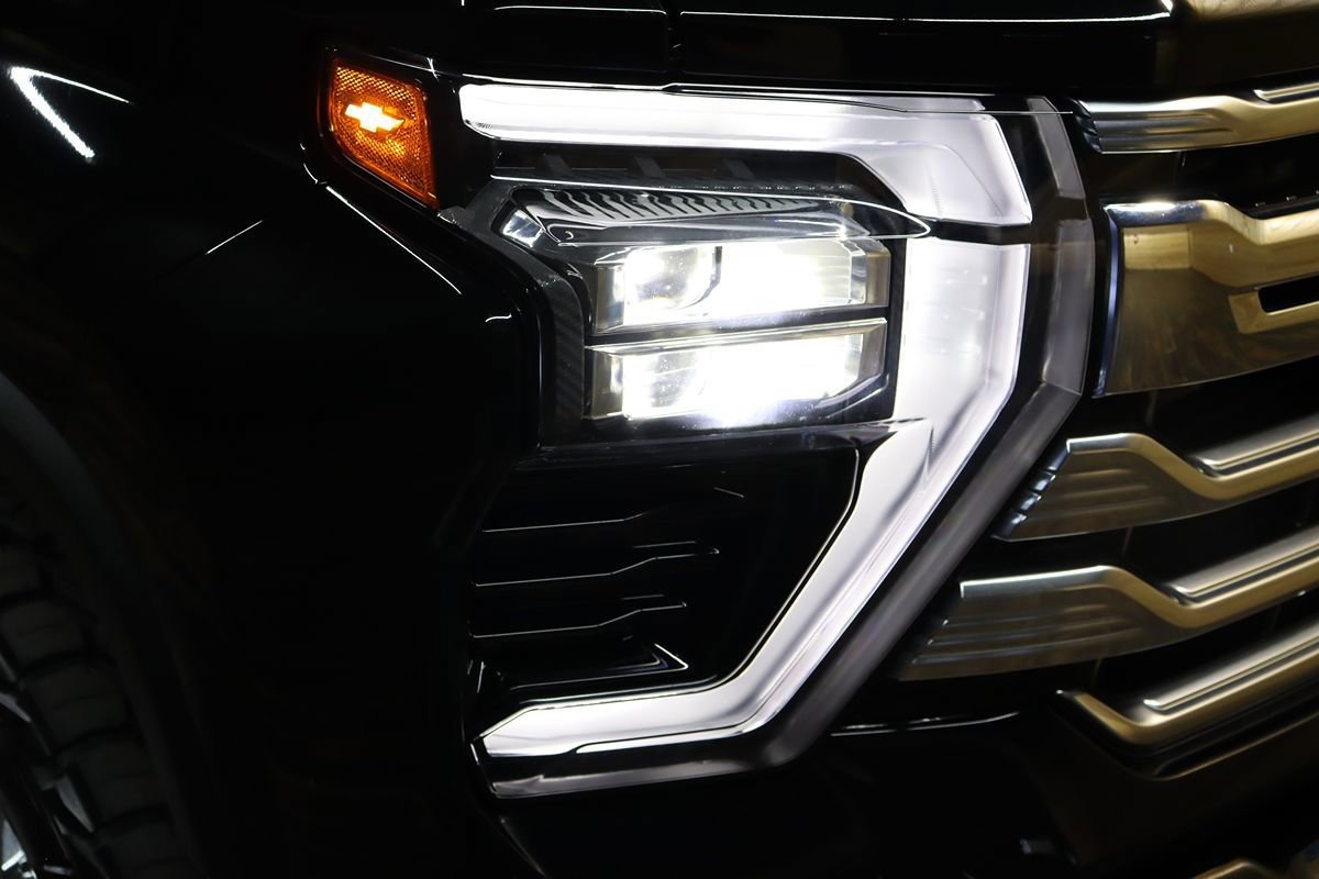 Used 2024 Chevrolet Silverado 2500 High Country w/ High Country Premium Package AWD/4WD image 13
