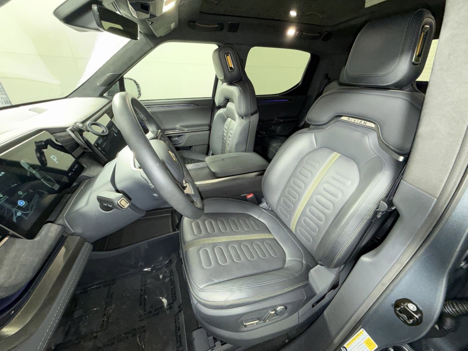 Used 2022 Rivian R1T Adventure image 10