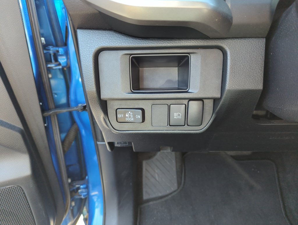 Used 2018 Toyota Tacoma SR5 RWD image 17