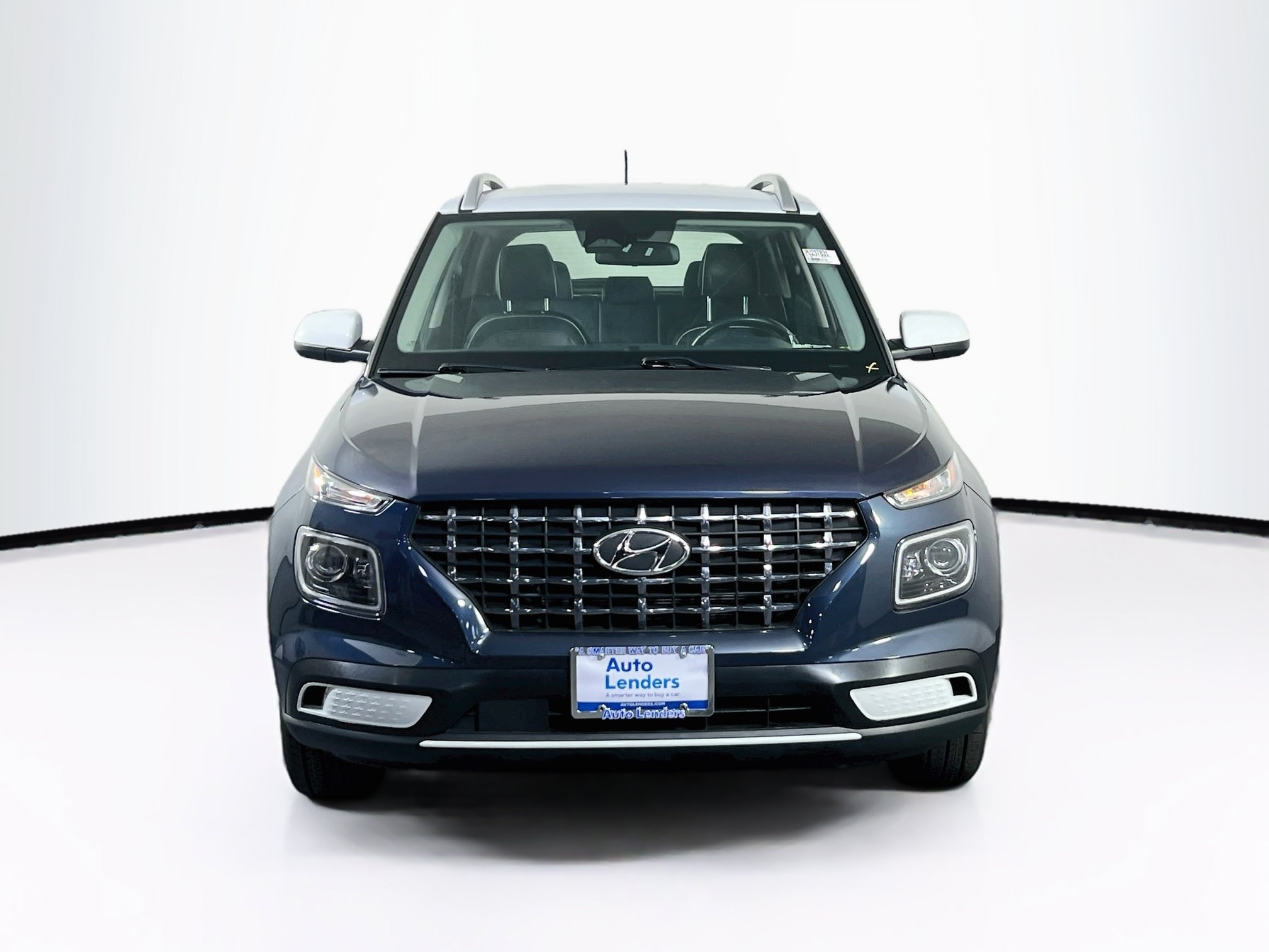 Used 2023 Hyundai Venue Limited FWD image 2