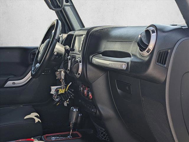 Used 2017 Jeep Wrangler Unlimited Rubicon w/ Connectivity Group image 20