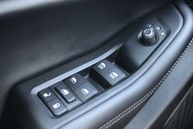 Used 2024 Jeep Grand Cherokee L Altitude AWD/4WD image 16