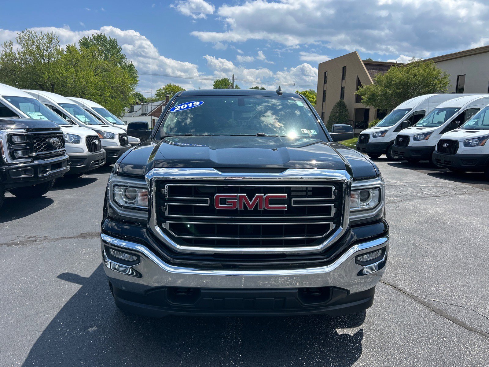 Used 2019 GMC Sierra 1500 SLE w/ Black Pack AWD/4WD image 2