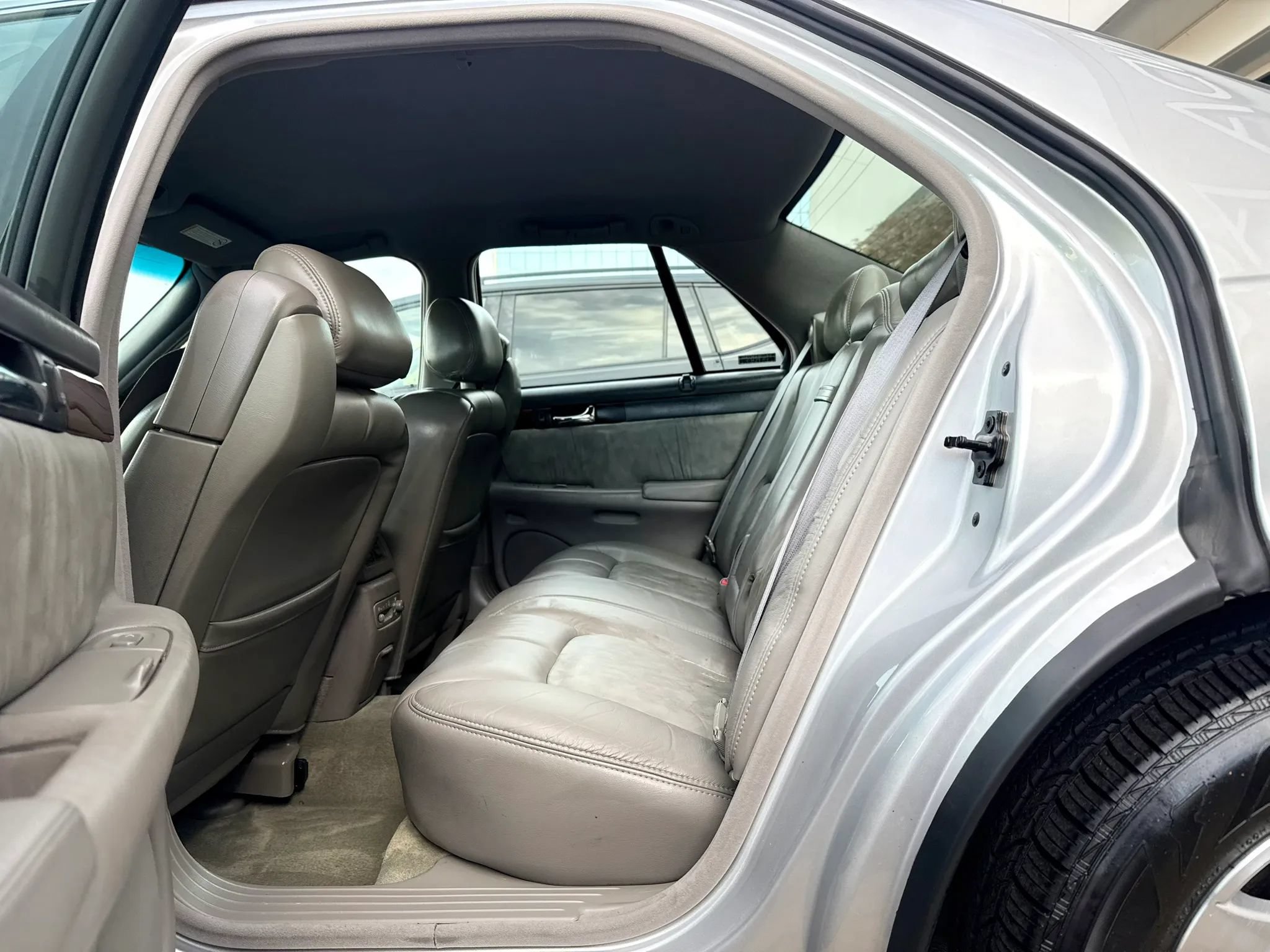 Used 1999 Cadillac Seville SLS w/ Convenience Pkg FWD image 24