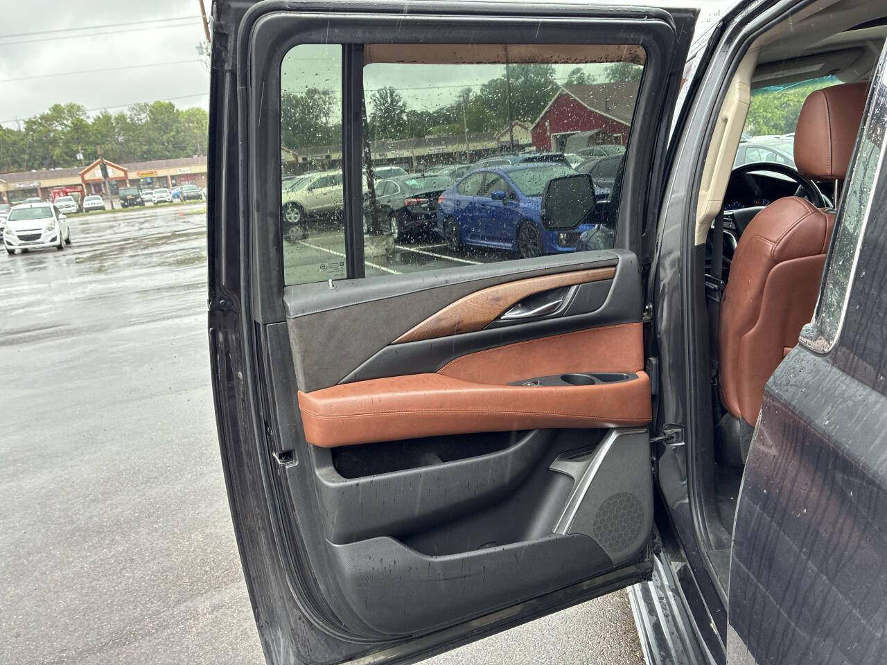 Used 2017 Cadillac Escalade ESV Luxury AWD/4WD image 25
