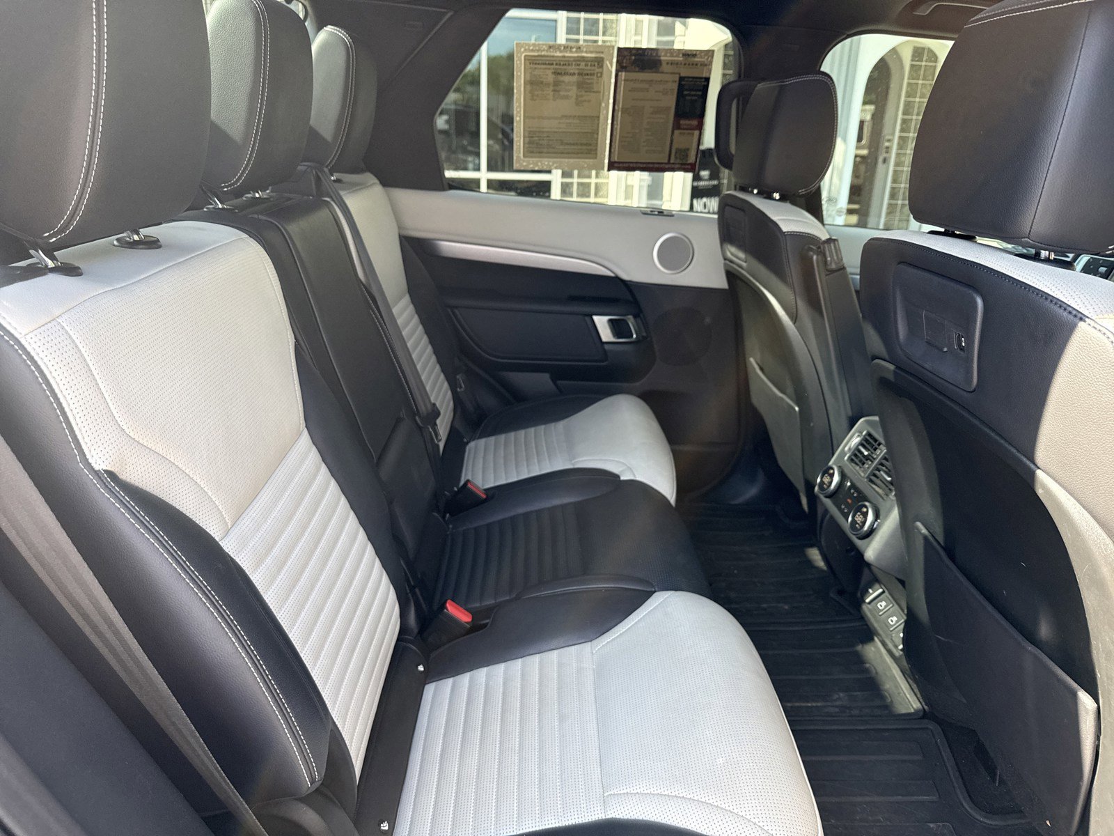Used 2021 Land Rover Discovery S R-Dynamic AWD/4WD image 34