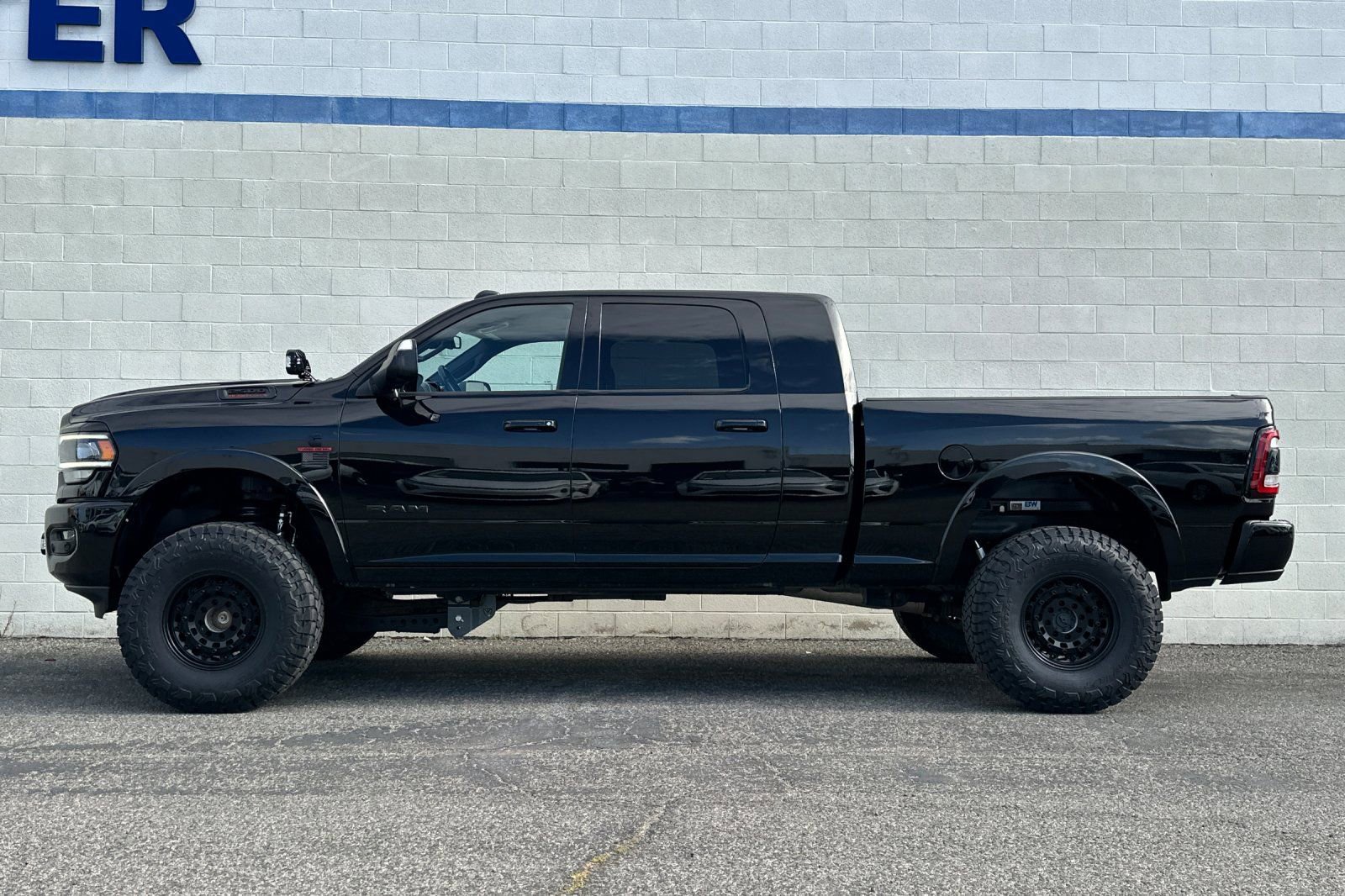 Used 2020 RAM 2500 Laramie w/ Night Edition AWD/4WD image 7