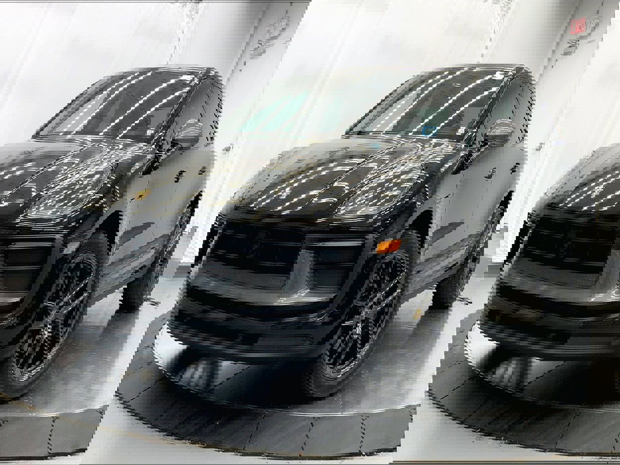 Used 2023 Porsche Macan Turbo image 1