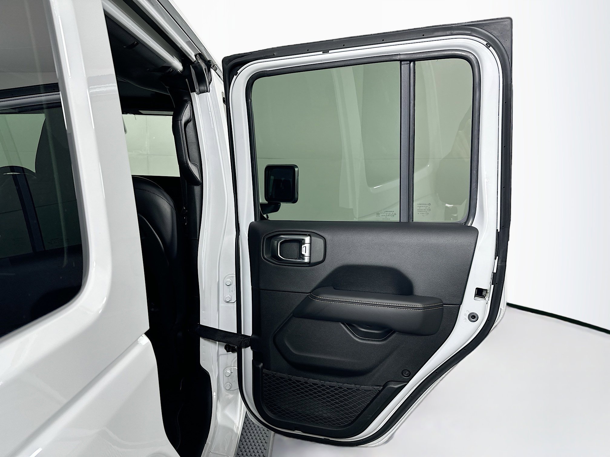 Used 2024 Jeep Wrangler Sahara w/ Technology Group image 29