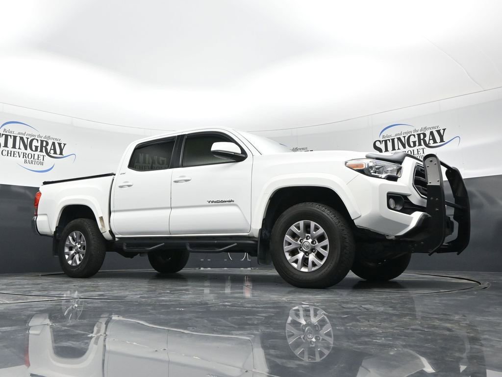 Used 2018 Toyota Tacoma SR5 AWD/4WD image 17