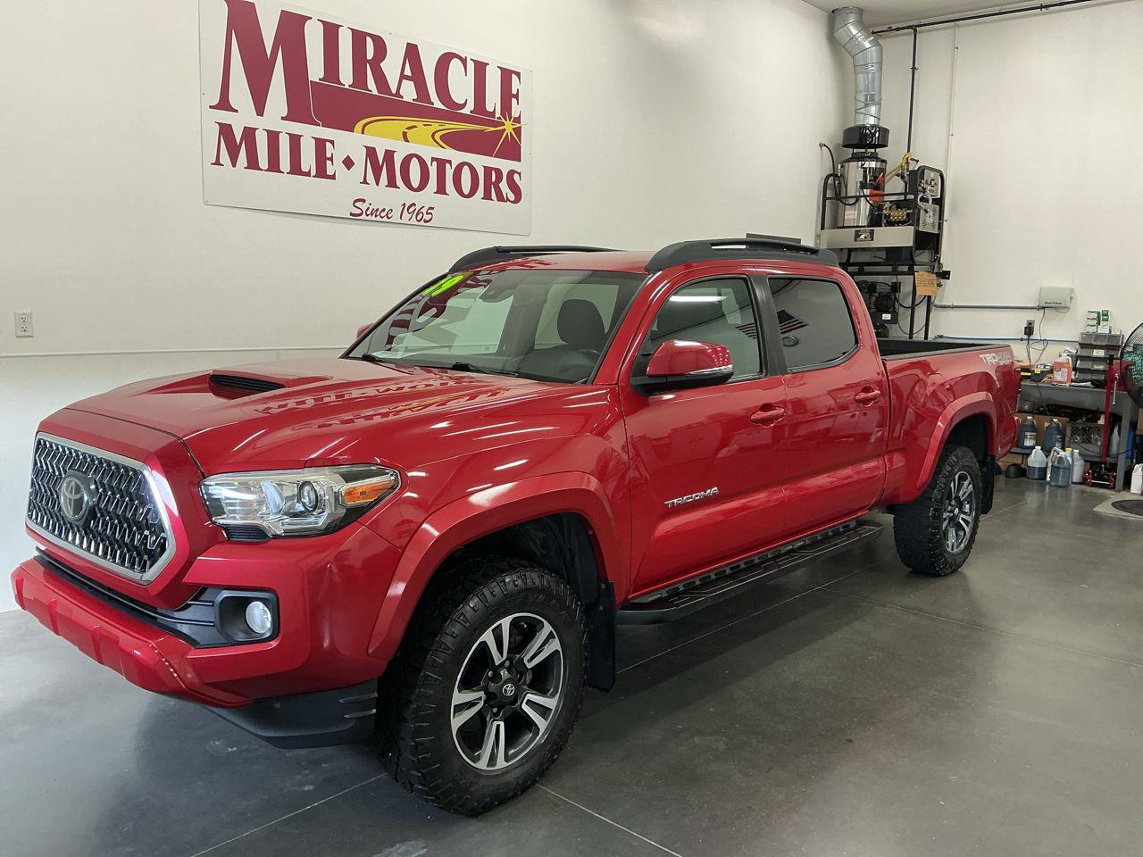 Used 2019 Toyota Tacoma SR5 AWD/4WD image 3