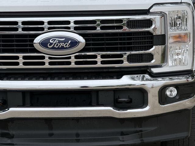 Used 2025 Ford F250 4x4 Crew Cab Super Duty image 7