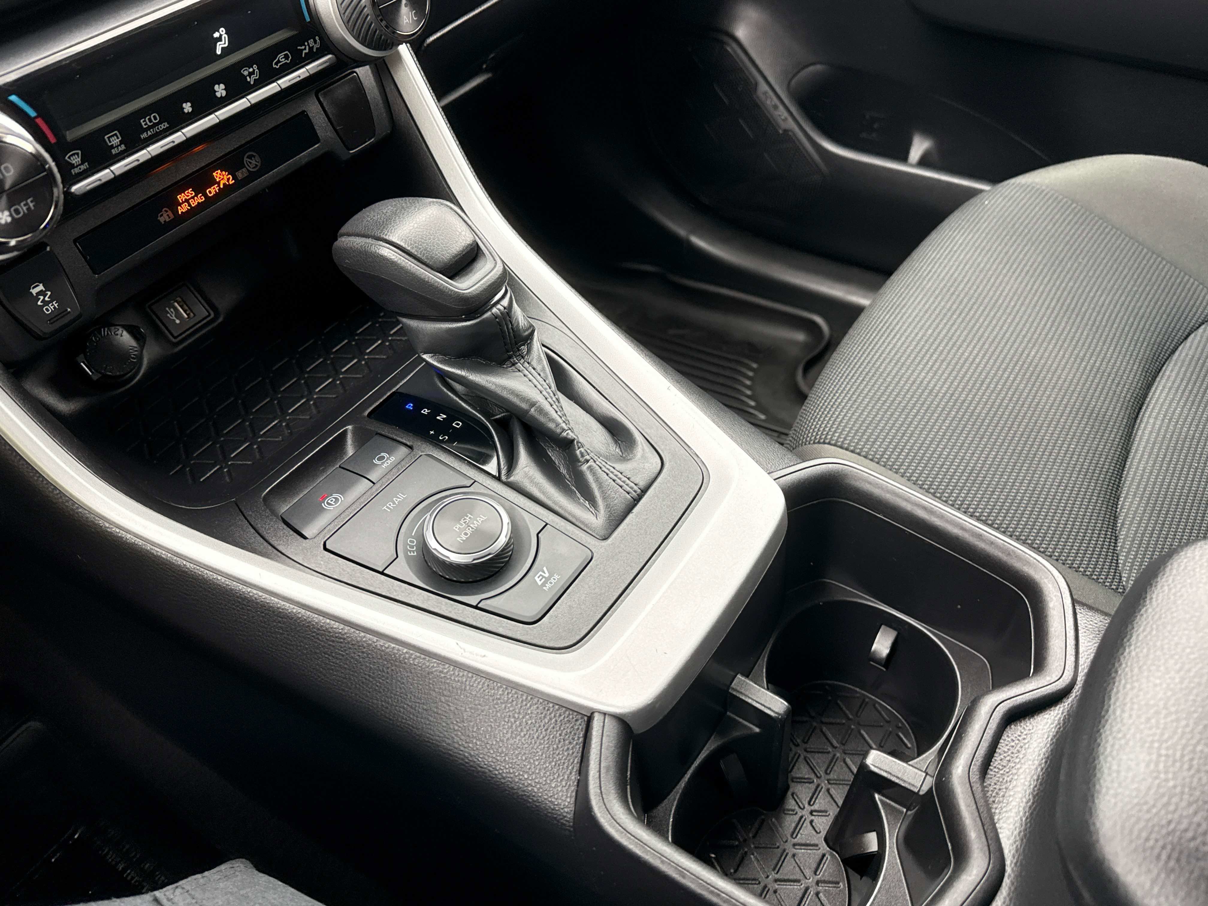 Used 2024 Toyota RAV4 LE AWD/4WD image 20