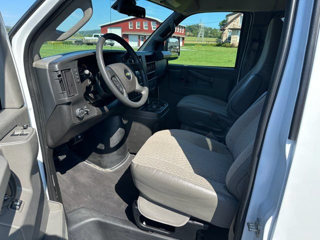 Used 2025 Chevrolet Express 3500 LT w/ LT Preferred Equipment Group RWD image 9