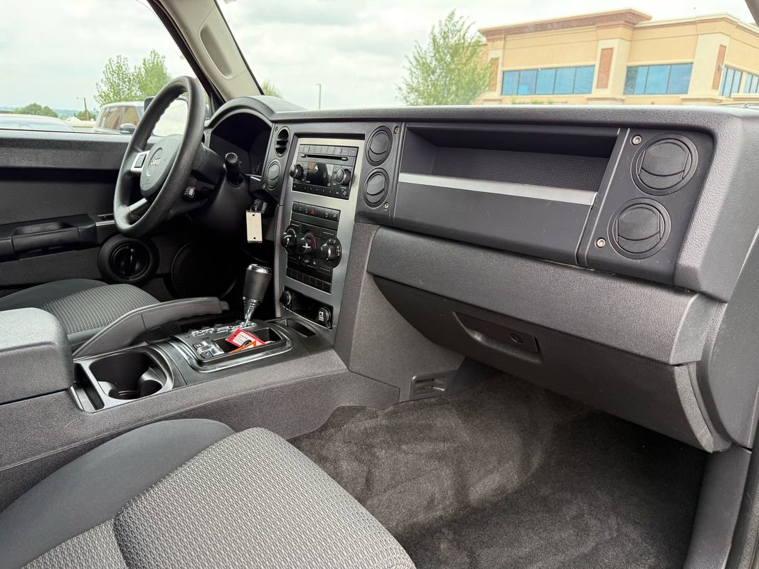 Used 2008 Jeep Commander Sport image 27
