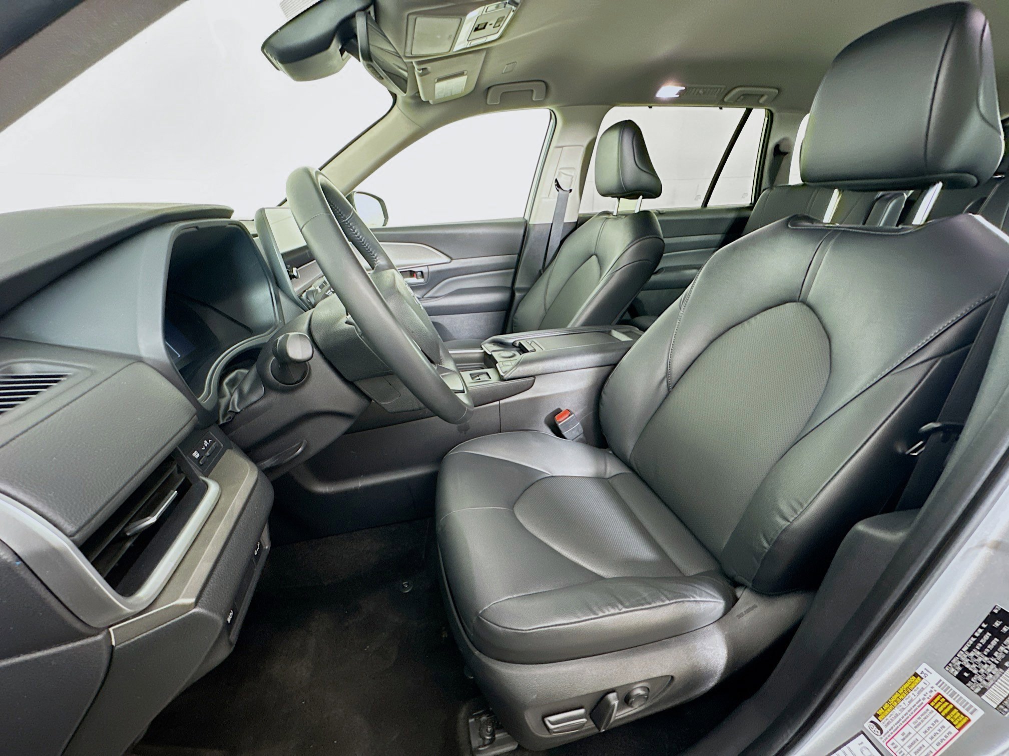 Used 2025 Toyota Grand Highlander AWD image 13