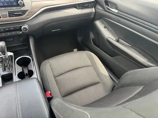 Used 2024 Nissan Altima 2.5 SV FWD image 19