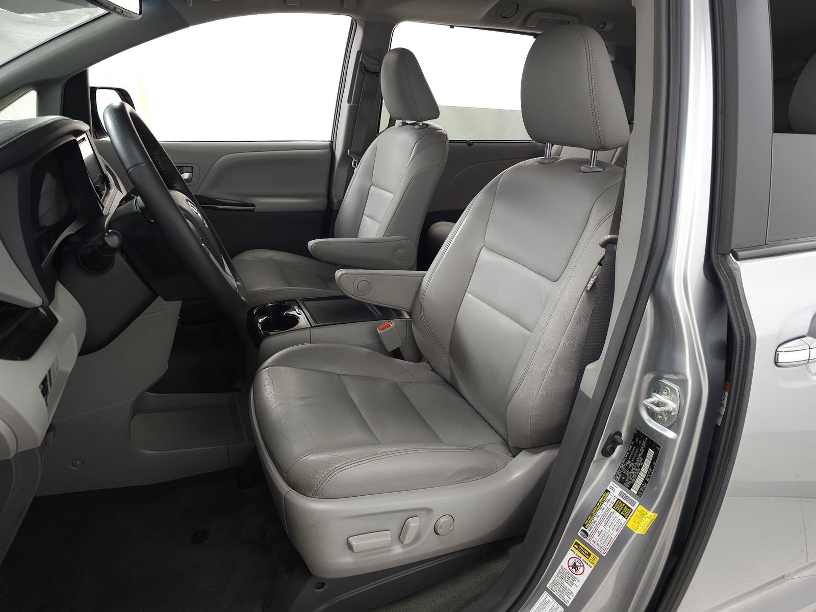 Used 2015 Toyota Sienna XLE w/ XLE Navigation Package AWD/4WD image 14
