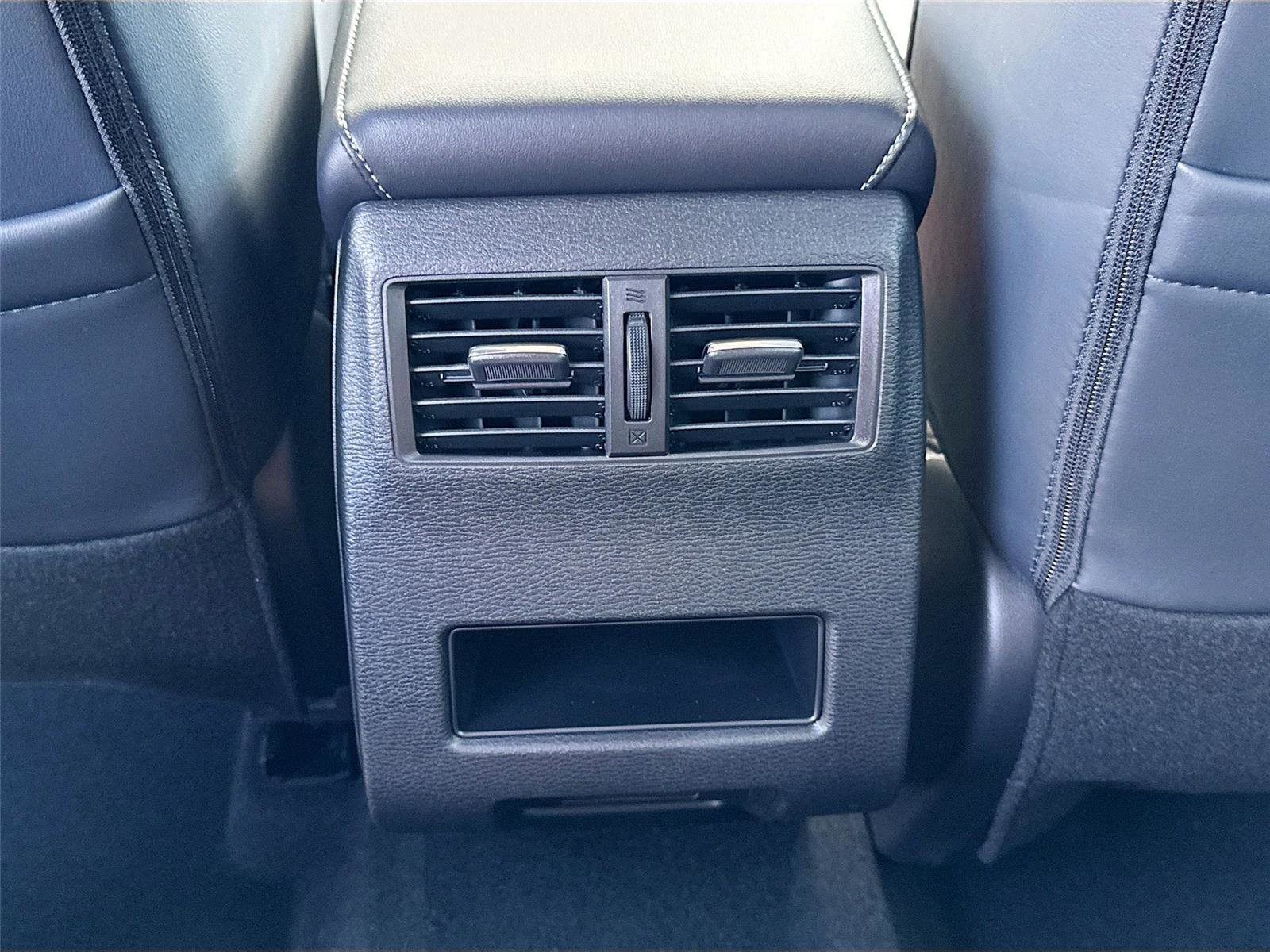 New 2026 Mitsubishi Outlander SE image 19